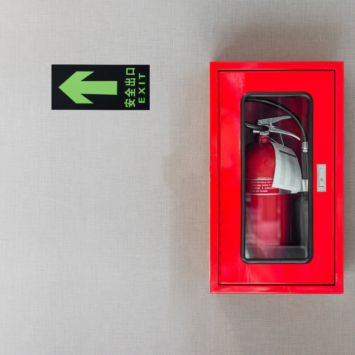 8Pcs Safety Exit Sign Luminous - огляд і ціна Emergency Exit Sign