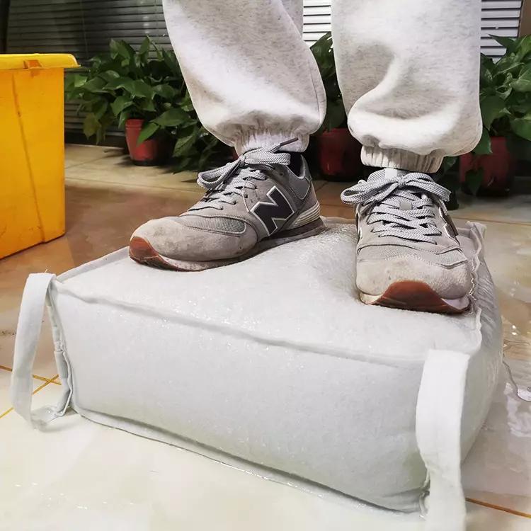 Water Filled Flood Barriers Wa - огляд і ціна Flood Barrier Bag